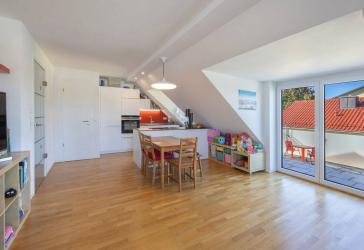 Sofort verfügbar: 4-Zimmer-Maisonette Wohnung mit 2 Balkonen, Küche und Tiefgaragenstellplatz