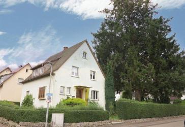 Kleiner Rohdiamant auf großem Grundstück in Top Lage