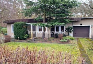 Idyllisches Wohnen: Bungalow direkt am Wald