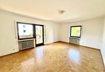 Schöne, lichtdurchflutete 4 Zimmer-Wohnung mit Südbalkon am Westbad für Familie oder WG geeignet