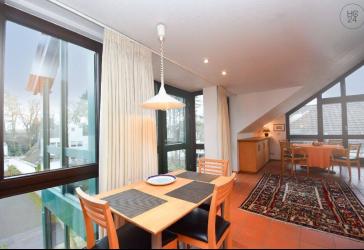 Möblierte Dachgeschosswohnung in schöner ruhiger Waldrandlage in Refrath