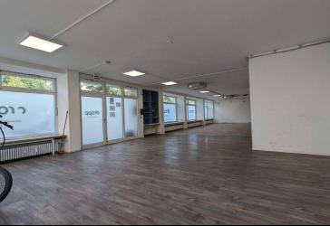 Laden / Praxis / Büro beim Westpark auf 2 Ebenen - Eckladen mit großem Schaufenster