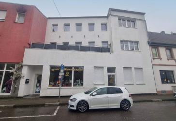 Immobilienpaket: 4 Eigentumswohnungen, Gewerbefläche, Lagerfläche im Zentrum