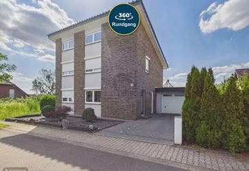 Modernes Familienhaus mit Fußbodenheizung, Garage und sonnigem Garten