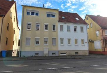 Gepflegtes Mehrfamilienhaus mit 3 vermieteten Wohneinheiten in zentraler Lage von Albstadt-Tailfingen