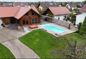 Exklusives Chalet-Holzhaus mit Salzpool, Sauna & großem Garten in ruhiger Lage von FR-Mothern