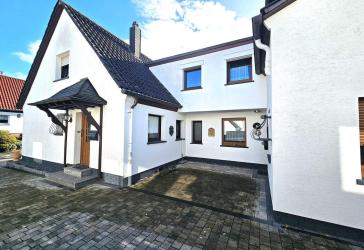 Zwei Häuser, ein Kaufpreis: Einfamilien-/Reihen-Eck-Haus als Doppelhaus gebaut