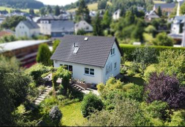 Gemütliches Einfamilienhaus mit Keller und tollem Garten!