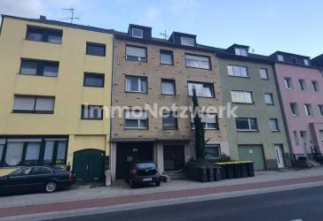***vollvermietetes 5 Familienhaus mit rückwärtiger Halle & toller Rendite von 5,85 % ****TOP