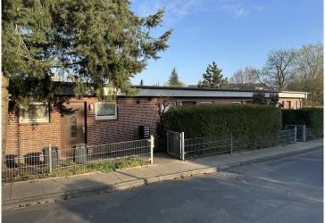 Renditeobjekt - Mehrfamilienhaus mit 4 Wohneinheiten und 8 Garagen in Stade