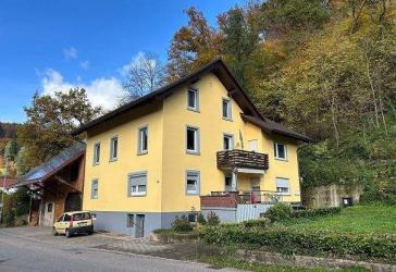 Großzügige 3-Zimmer-Dachgeschosswohnung in kleiner Einheit