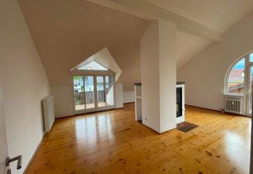 Helle Dachgeschosswohnung mit kuscheligem Kamin