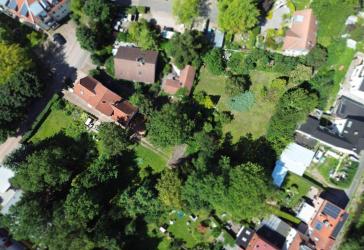Ein Juwel mit Parkcharakter - Zweifamilienhaus auf riesigem Grundstück