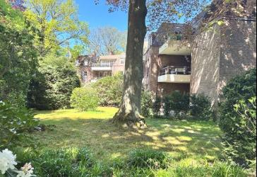 **Wellingsbüttler Weg** - ca. 100 m², 3,5 Zim. EG-Wohnung, EBK, Terrasse, inkl. TG-Stellplatz