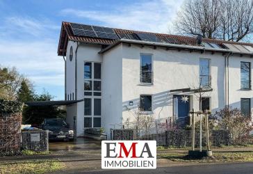 Moderne Doppelhaushälfte mit Souterrain und Photovoltaik