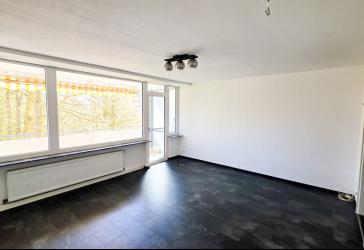 Provisionsfrei: Modernisiert & im Grünen! 3-Zimmer-Wohnung mit Balkon & Garage