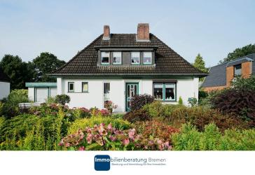 Courtagefrei! Charmantes Einfamilienhaus auf attraktiven Hanggrundstück mit Carport