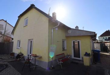 Grundstück mit Altbestand & genehmigtem Vorbescheid für 2 moderne Doppelhaushälften mit Garage