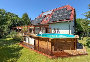 Nachhaltig wohnen - Einfamilienhaus mit Kamin, Pool & PV-Anlage