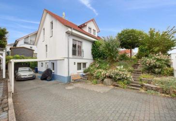 Provisionsfrei - Familienfreundliches Haus mit grünem Garten und großer Energieeffizienz