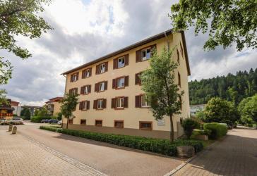Stilvoll modernisierte 3-Zimmer-Wohnung mit Carport in ruhiger und zentrumsnaher Lage von Schopfheim