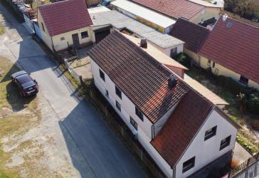 Geräumiges Haus mit Ausbaupotenzial in ländlicher Ruhe
