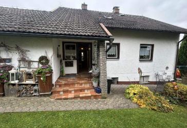 Schönes Einfamilienhaus mit Garage in Regen-Bürgerholz, Aussichtslage, Südausrichtung, gepfl. Garten