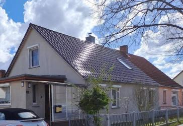 modernes Einfamilienhaus mit Einbaupool zu verkaufen