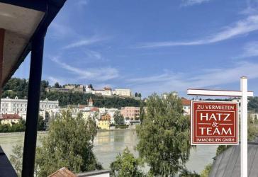 Moderne 2-Zimmer-Wohnung mit großzügiger Dachterrasse und tollem Blick auf den Passauer Dom und die Veste Oberhaus!