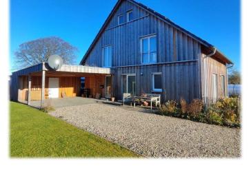 Modernes Einfamilienhaus (Bj. 2023) in Ostseenähe mit Pool, PV und außergewöhnlichem Ambiente