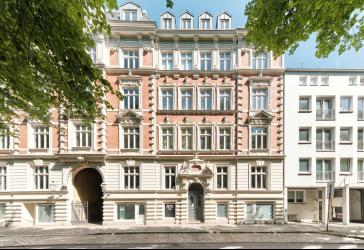 Über den Dächern Altonas: 130 m² Denkmal-Penthouse mit Elbblick & zwei Sonnen-Terrassen!
