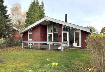 RESERVIERT!!! Charmantes Ferienhaus freistehend - umgeben von Wald und Wasser - zu verkaufen!