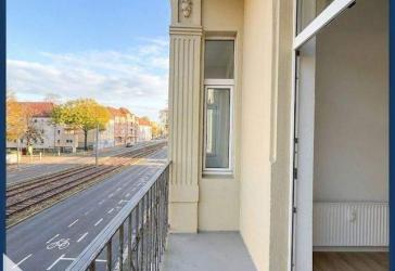 Stilvolle 4-Raum Wohnung mit Balkon, neuer EBK und Sanierten Bad in Magdeburg Stadtfeld West!