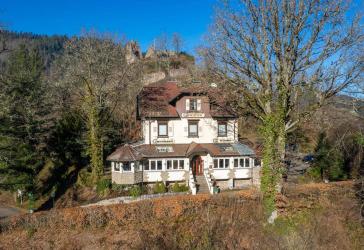 Attraktives WGH mit Gastronomiebetrieb am Fuße der Schenkenburg