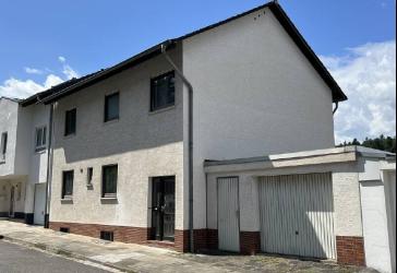 Einfamilienhaus mit guter Raumaufteilung und Eigentumsgrundstück