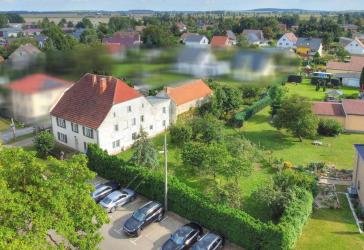 Großzügiges Mehrfamilienhaus mit Geschichte, 3 Wohnungen und großem Garten
