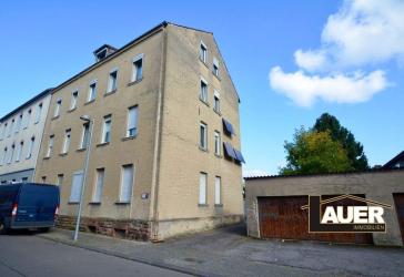 Mehrfamilienhaus mit 4 Garagen in Saarbrücken zu verkaufen.