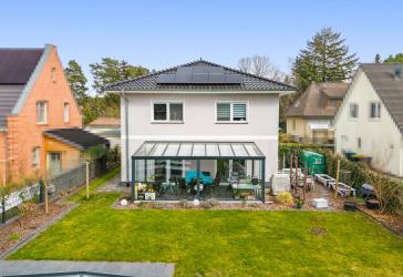 Hochwertiges Einfamilienhaus mit Pool und exklusiver Ausstattung in Toplage von Falkensee
