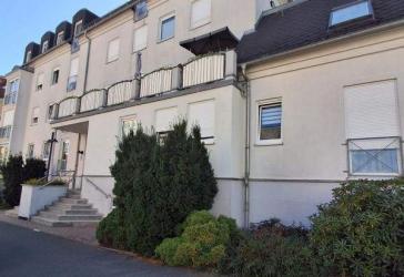 Objekt-Nr.: 8625 - schöne vermietete 2-Zimmer-ETW im 1.OG mit Balkon, Badewanne, Aufzug und TG-Stellplatz in traumhafter Wohnlage in Plauen
