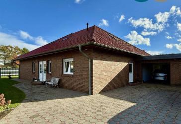Gemütliches EFH/ Bungalow mit gepflegtem Garten und Doppelgarage in Wietzen!