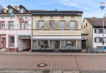 Wohn-/Geschäftshaus mitten in Schopfheim! 1 Laden, 2 Wohnungen, Stellplätze im Innenhof.