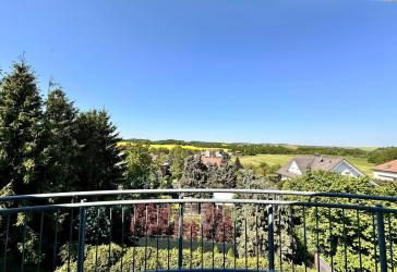 Traumhafter Weitblick + über den Dächern von Dohma + 3-Zimmer-ETW + großer Balkon + Sofortbezug möglich + Stellplatz +++