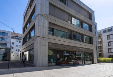modernes Ladenlokal mit viel Fensterfläche in den Innenstadt von Krefeld