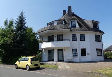 Stadtlage! Komplett renovierte, helle 3-Zimmer-Wohnung mit Balkon