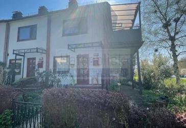 Seltene Gelegenheit ! 2 solide Reihenhäuser mit 3 Wohneinheiten und Seeblick in Preetz- Attraktive Rendite !