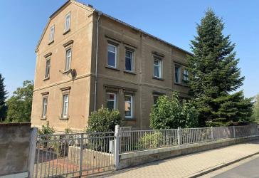 Großzügiges Wohnhaus mit Entwicklungspotenzial auf ca. 2.420 m² Grundstück in Weinböhla