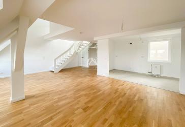 WUNDERSCHÖNES DACHGESCHOSS IN CHARLOTTENBURG | SANIERT MIT KLIMAANLAGE | PROVISIONSFREI|