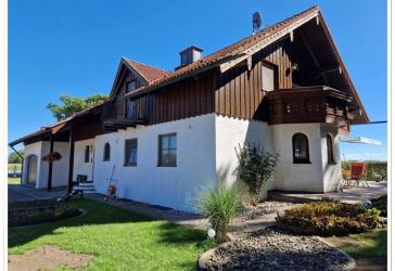 Zweifamilienhaus mit Doppelgarage, auf herrlich großem Grundstück (2.300 m²)