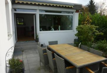*Modernisierter Bungalow mit Keller, Terrasse und Garage! Erbpachtgrundstück. Eigentum nach WEG*