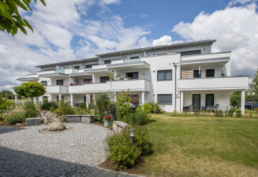 Wohltuende Umgebung! Penthouse Wohnung mit großer Dachterrasse!